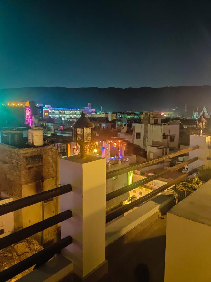 Varah Square Guest House Puskár Kültér fotó