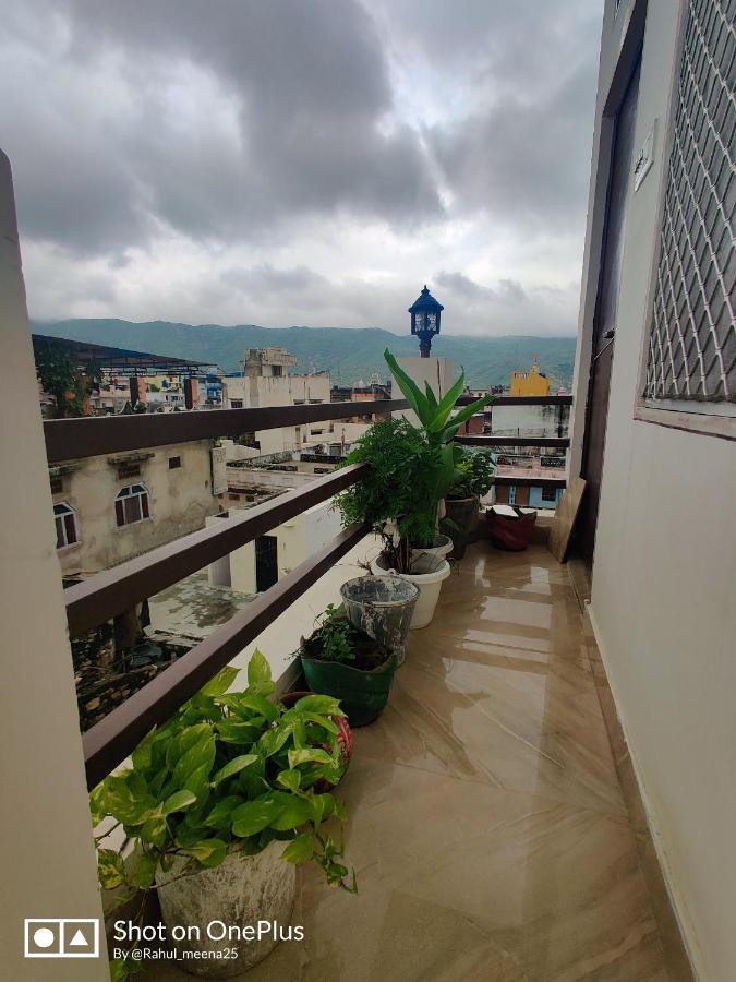Varah Square Guest House Puskár Kültér fotó