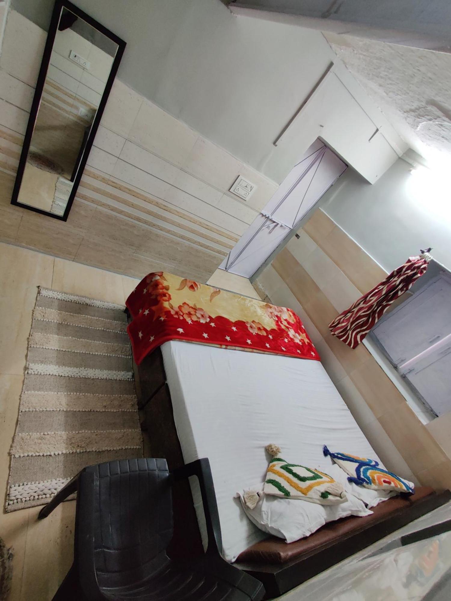 Varah Square Guest House Puskár Kültér fotó