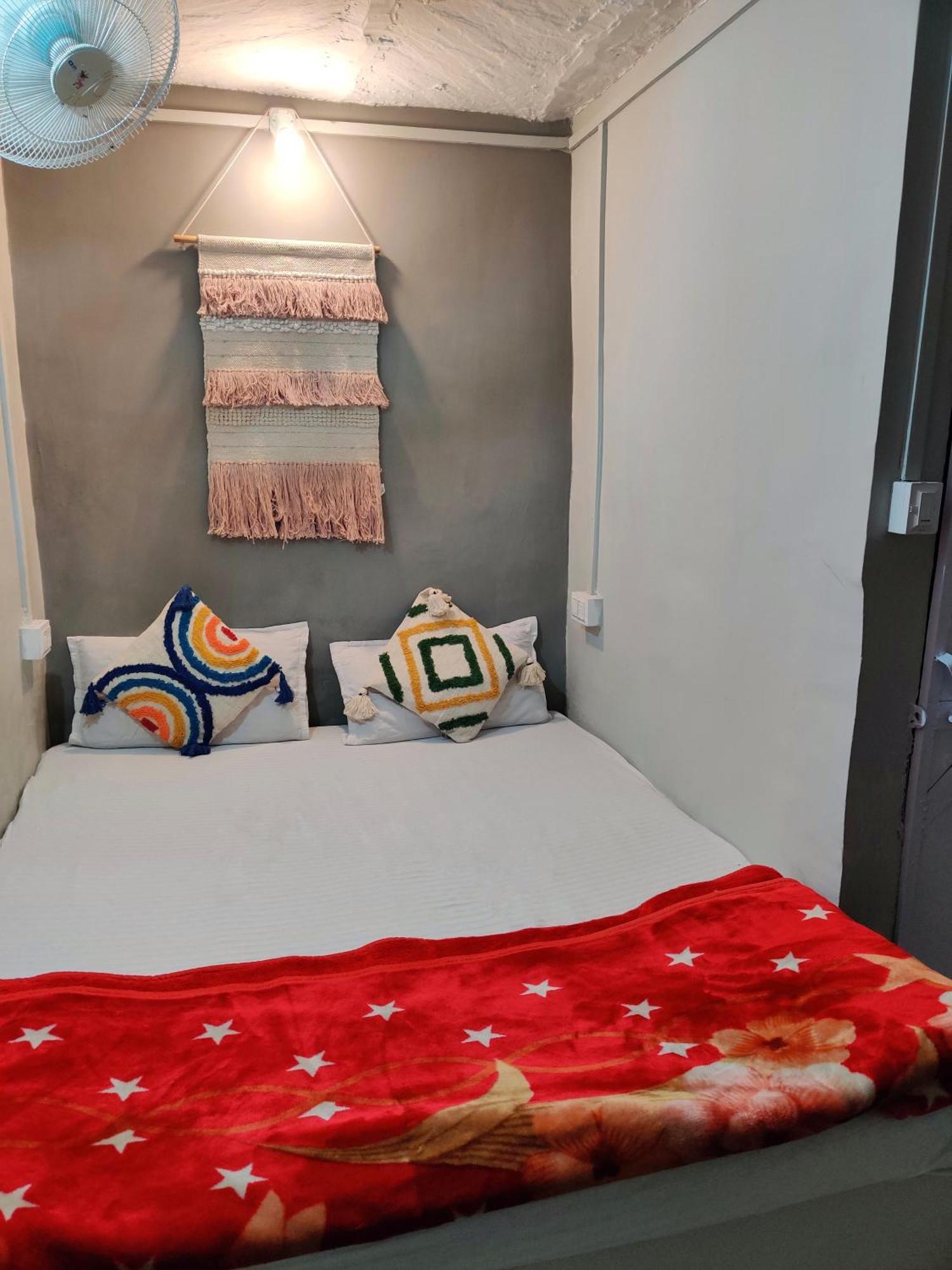 Varah Square Guest House Puskár Szoba fotó