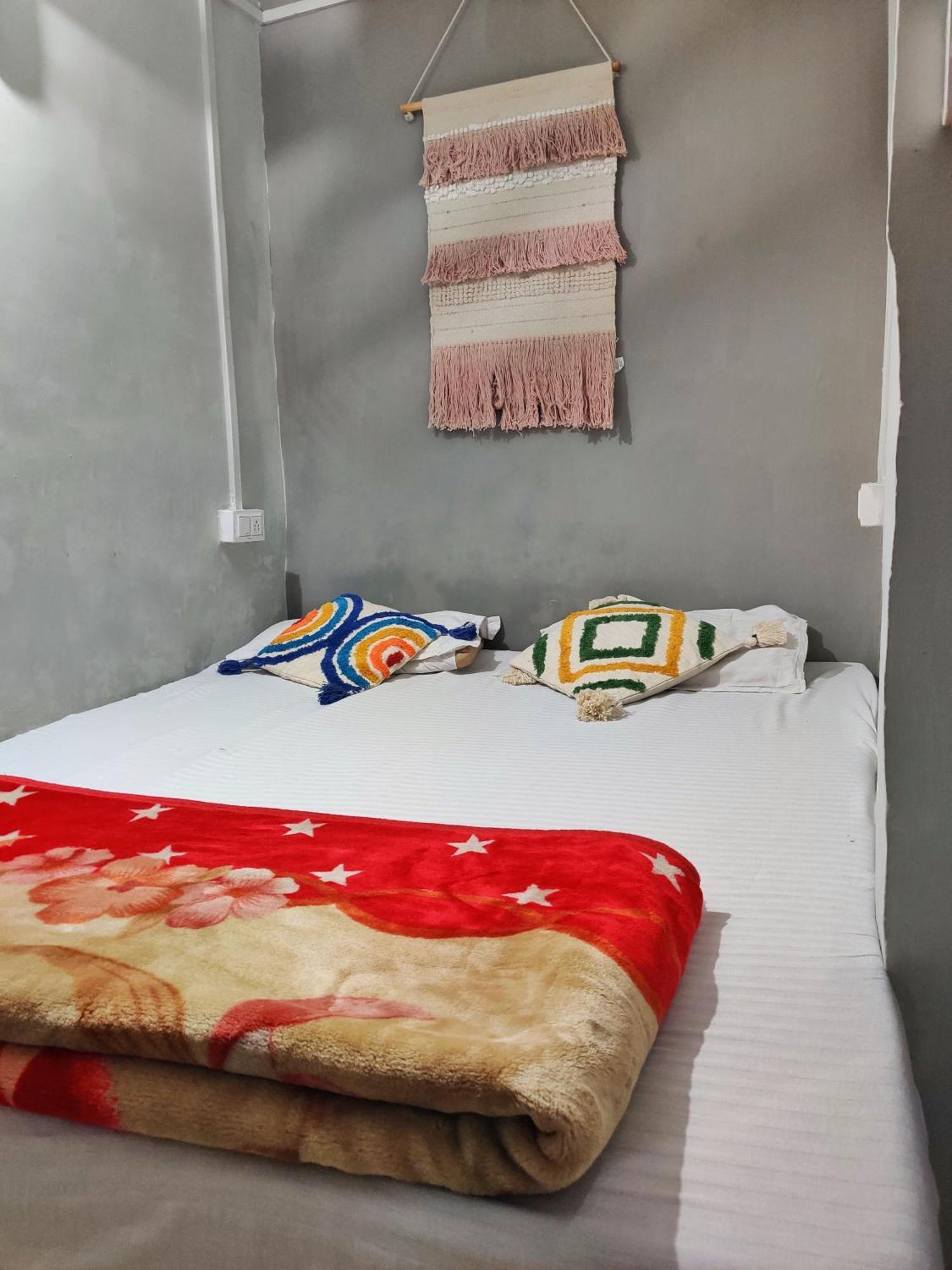 Varah Square Guest House Puskár Szoba fotó