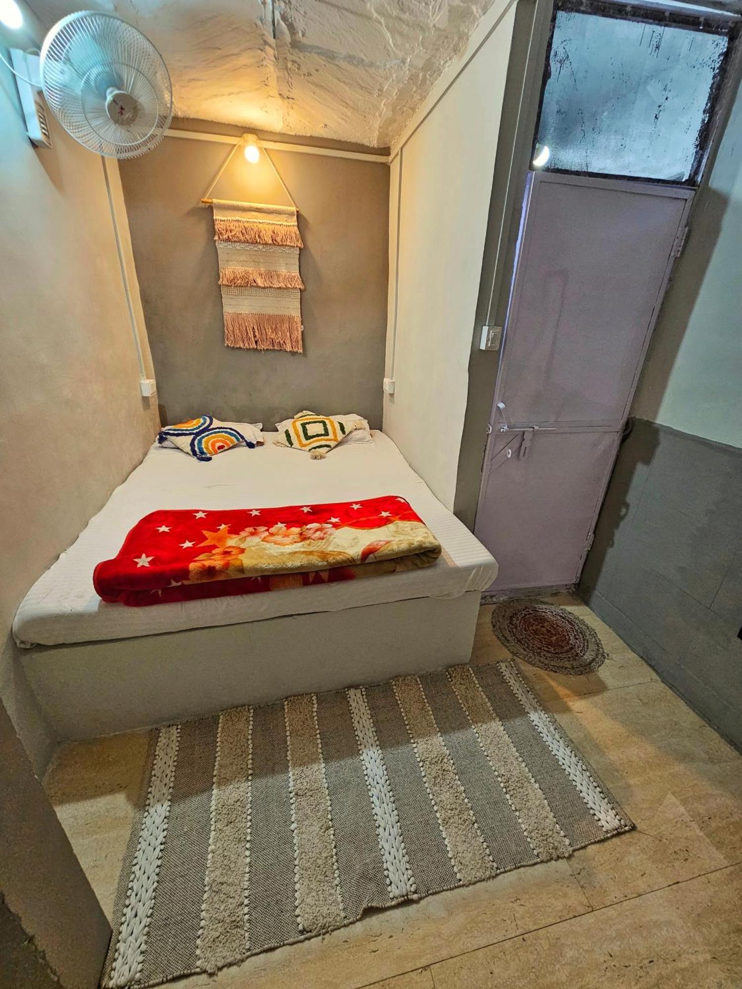 Varah Square Guest House Puskár Szoba fotó