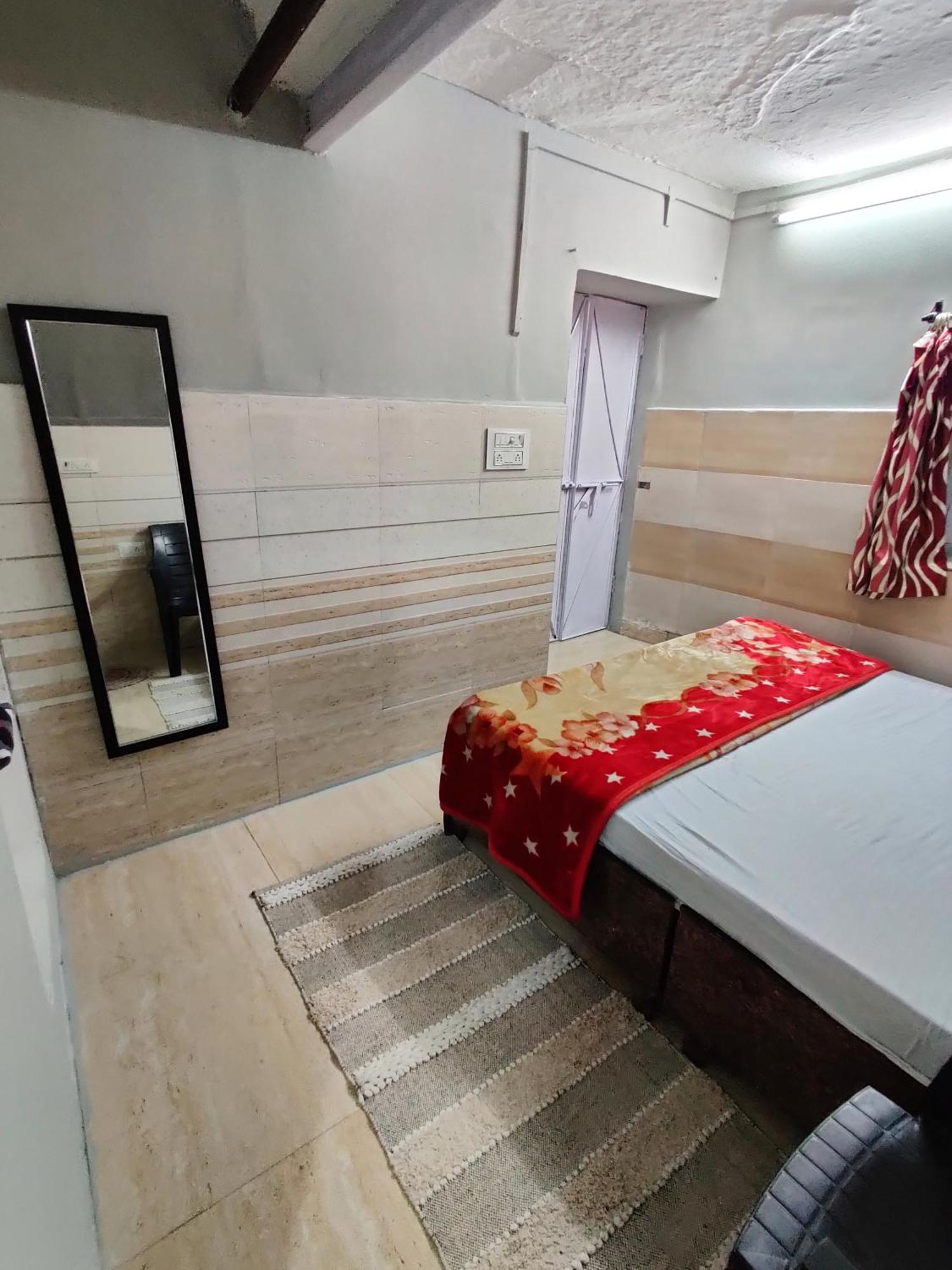Varah Square Guest House Puskár Szoba fotó