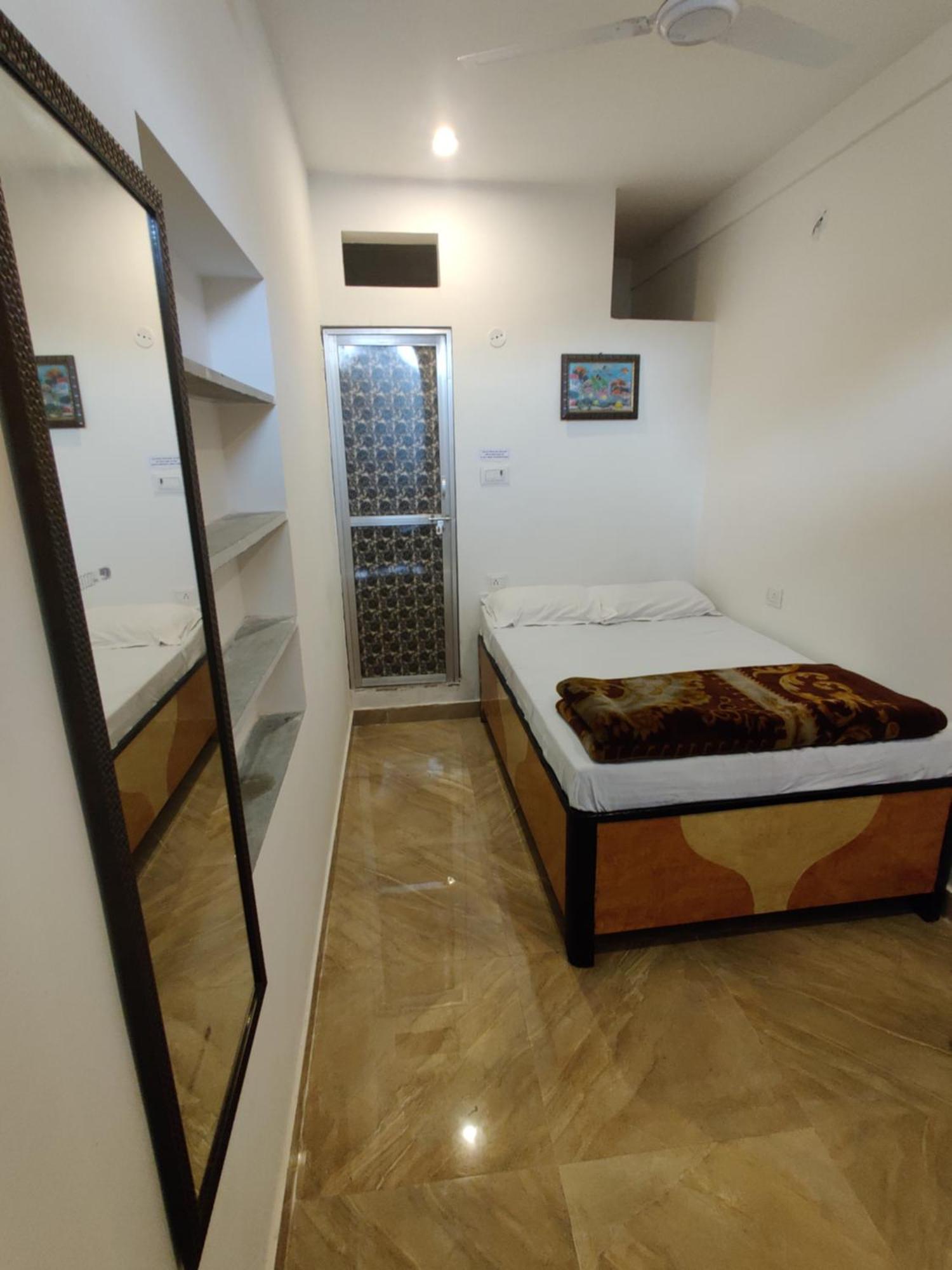 Varah Square Guest House Puskár Szoba fotó