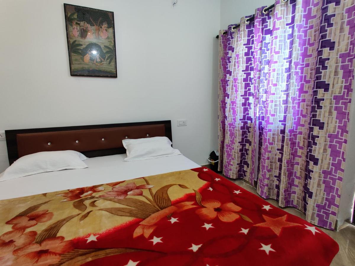 Varah Square Guest House Puskár Kültér fotó