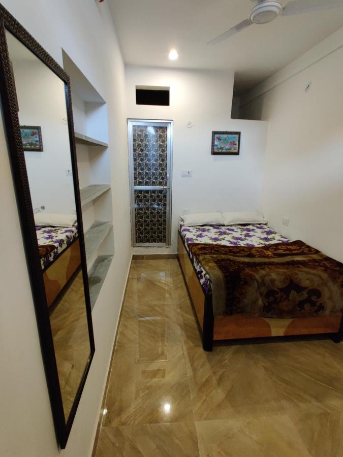 Varah Square Guest House Puskár Kültér fotó