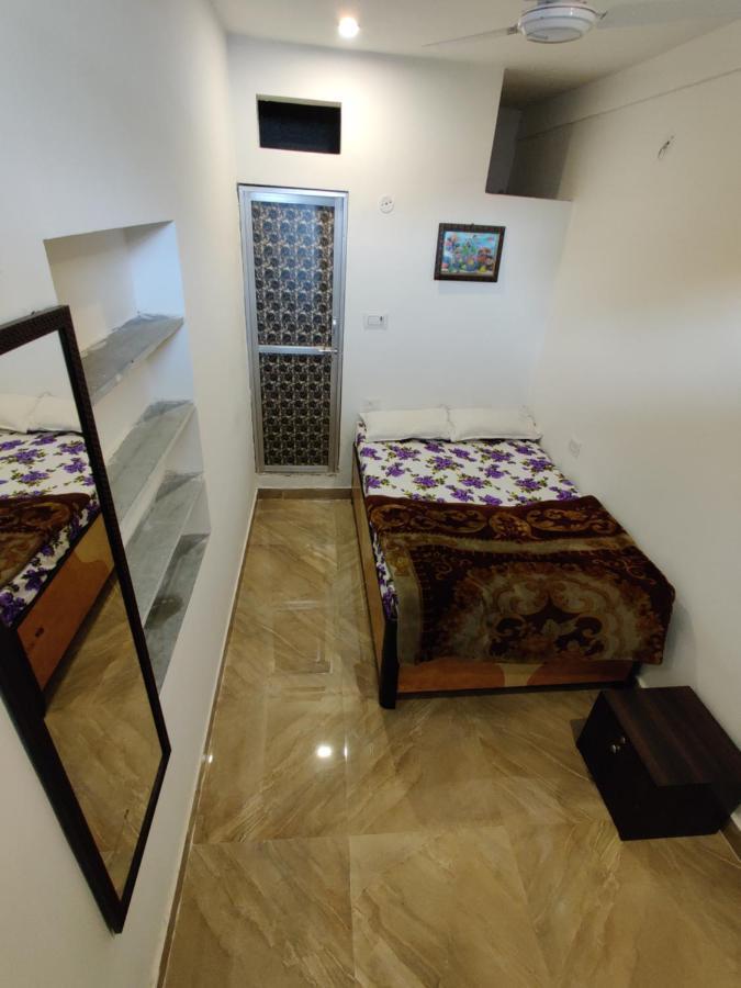 Varah Square Guest House Puskár Kültér fotó