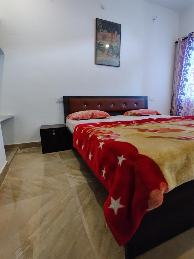 Varah Square Guest House Puskár Kültér fotó