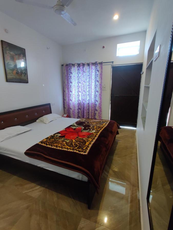 Varah Square Guest House Puskár Kültér fotó