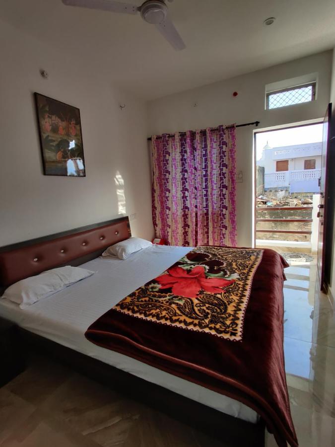 Varah Square Guest House Puskár Kültér fotó