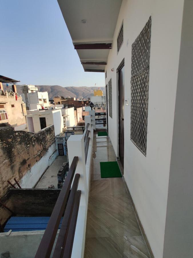 Varah Square Guest House Puskár Kültér fotó