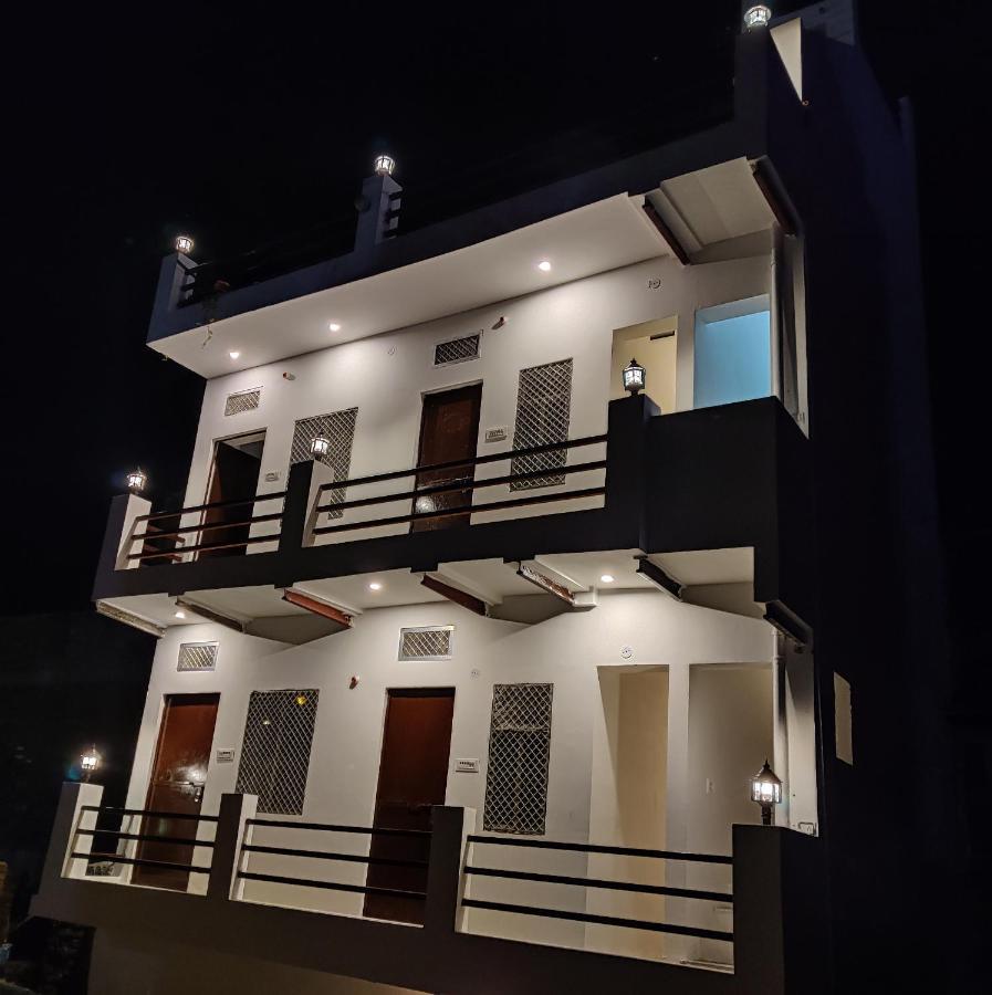 Varah Square Guest House Puskár Kültér fotó